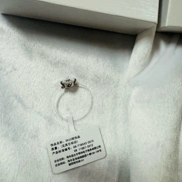 Elegant Sterling Silver Ring with Moissanite Stone and Clear Wire Band-Size 7 - Picture 3 of 5